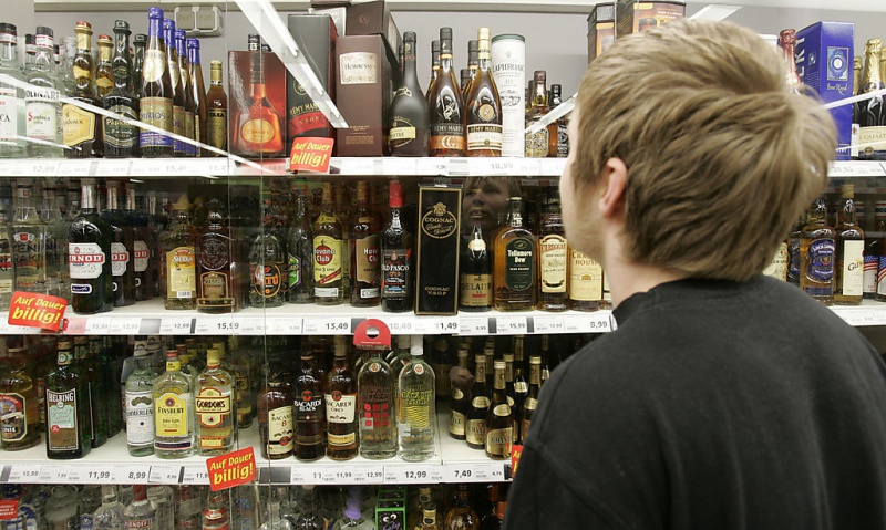 В Оренбурге продают алкоголь несовершеннолетним